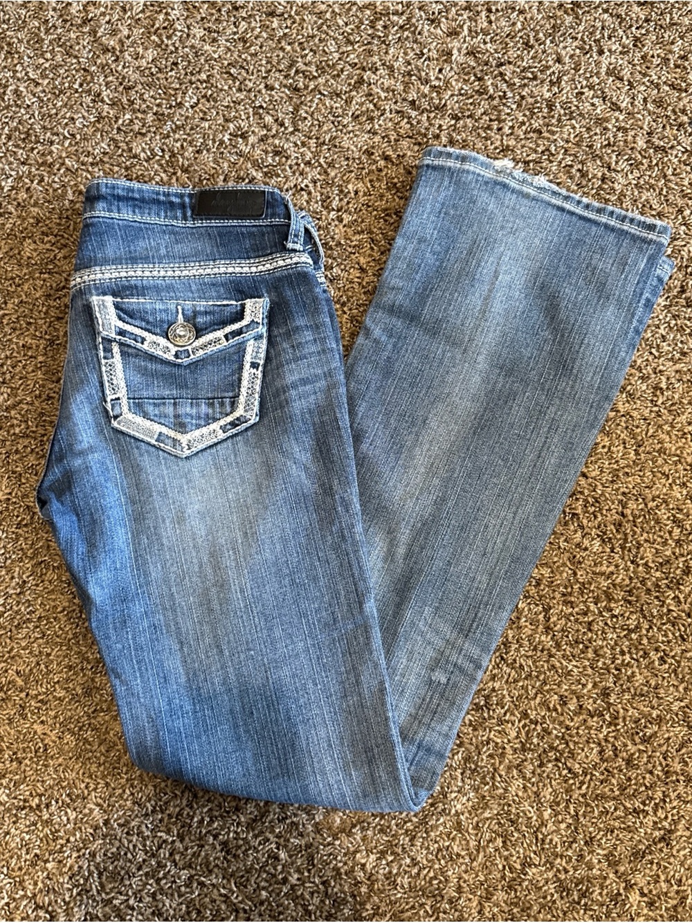 Daytrip Women's Medium Blue Bootcut Jeans with Embroidered Pocket